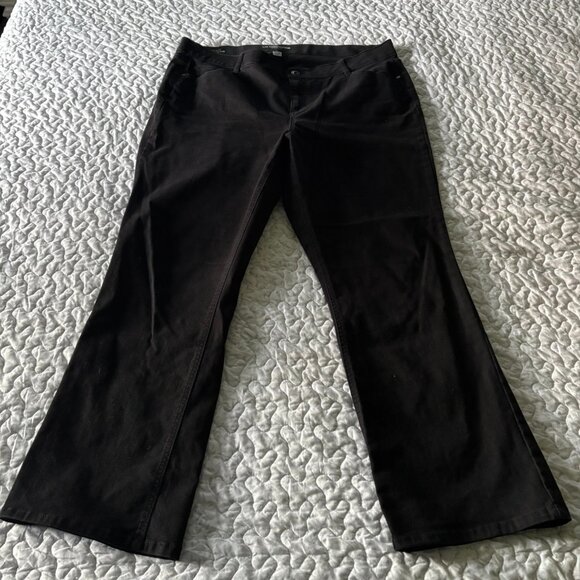 Liz Claiborne Women 20W Classic Bootcut Black denim jean - Picture 1 of 6